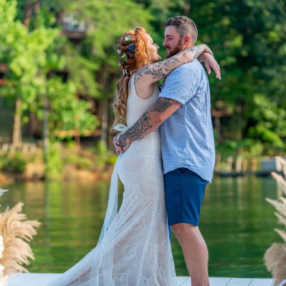 Wedding dress size 4. Ivory/nude. No alterations - Picture 3 of 6